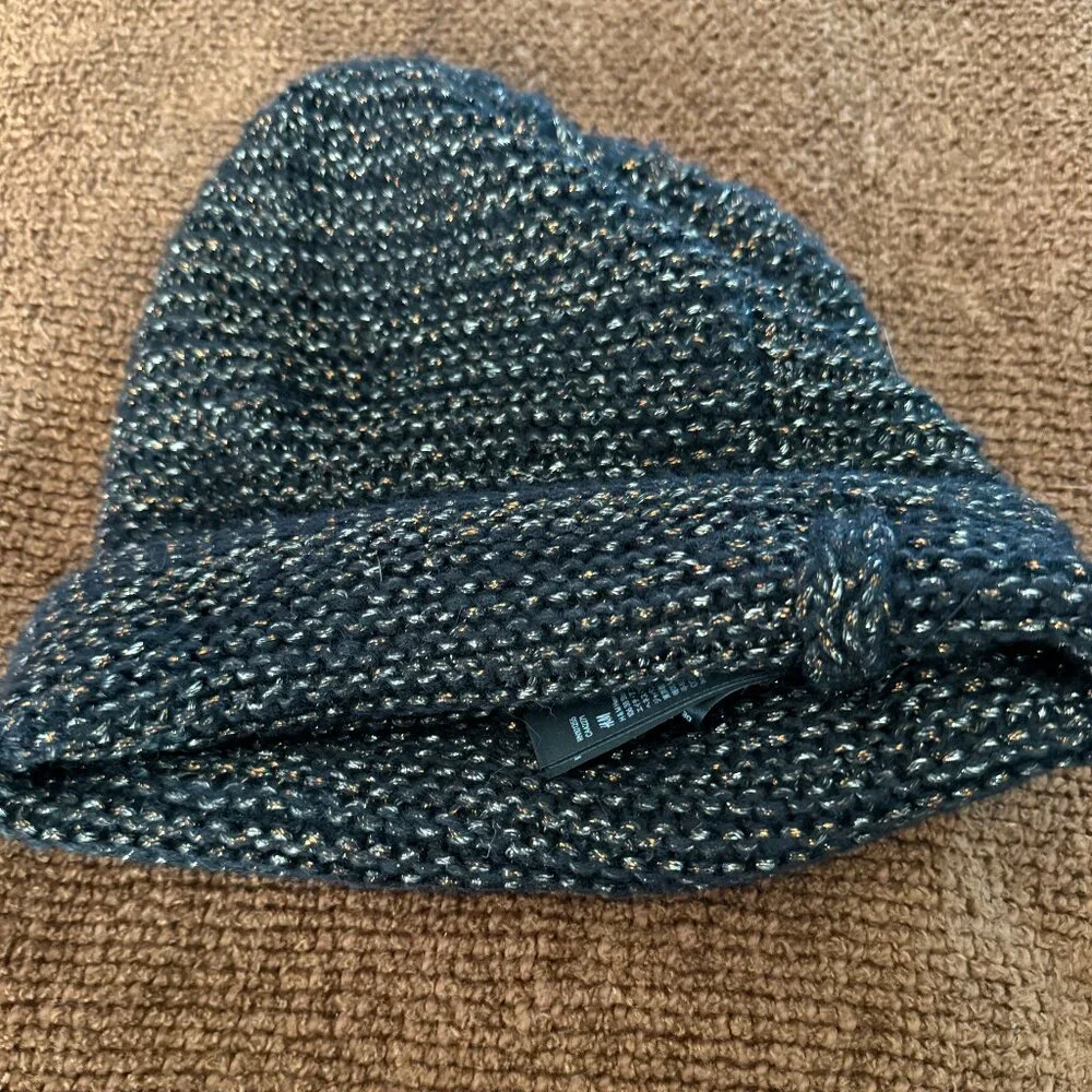 NWOT H&M Silver and Golden Metallic Black Beanie and Mitten Set